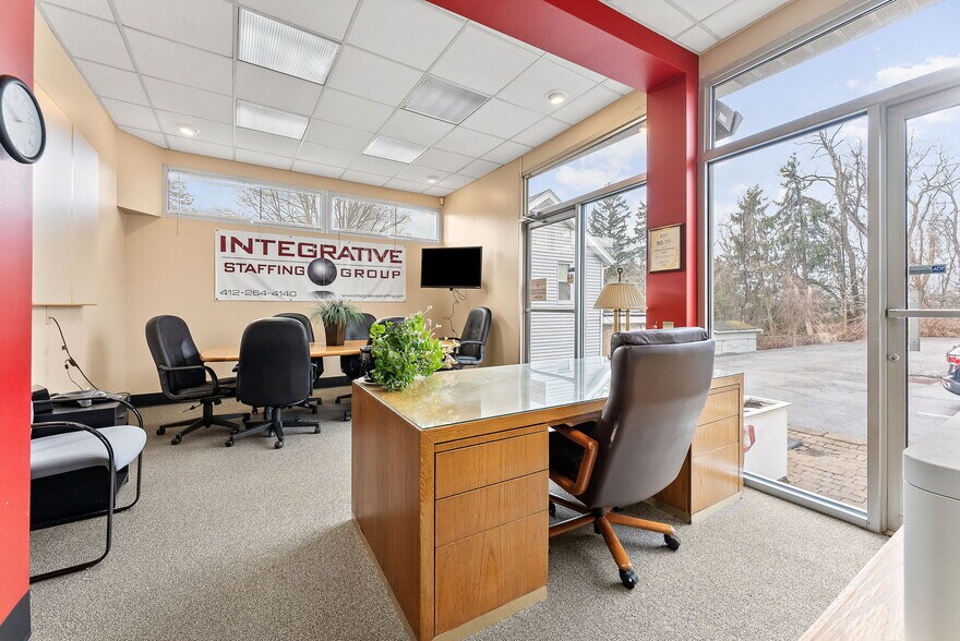 More Photos Of 940 Beaver Grade Rd, Coraopolis Office Residential For Sale