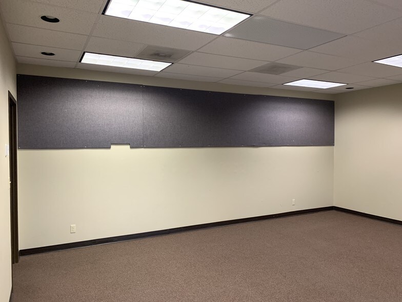 More Photos Of 444 Executive Center Blvd, El Paso Office For Lease