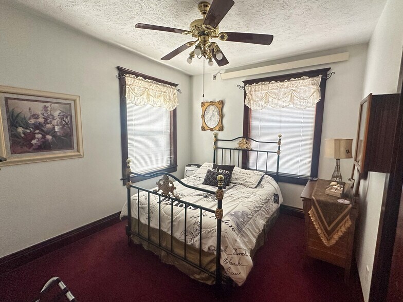 More Photos Of 211 W Kansas St, Crofton Hotel For Sale