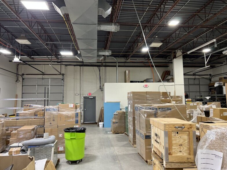 More Photos Of 34 E Industrial Rd, Branford Light Manufacturing For Lease