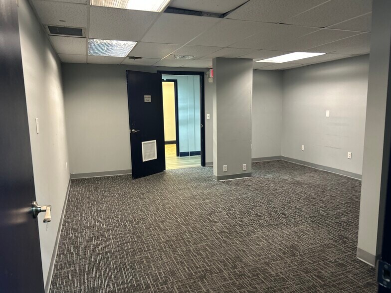 More Photos Of 4121-4141 NW 5th St, Plantation Medical For Sale