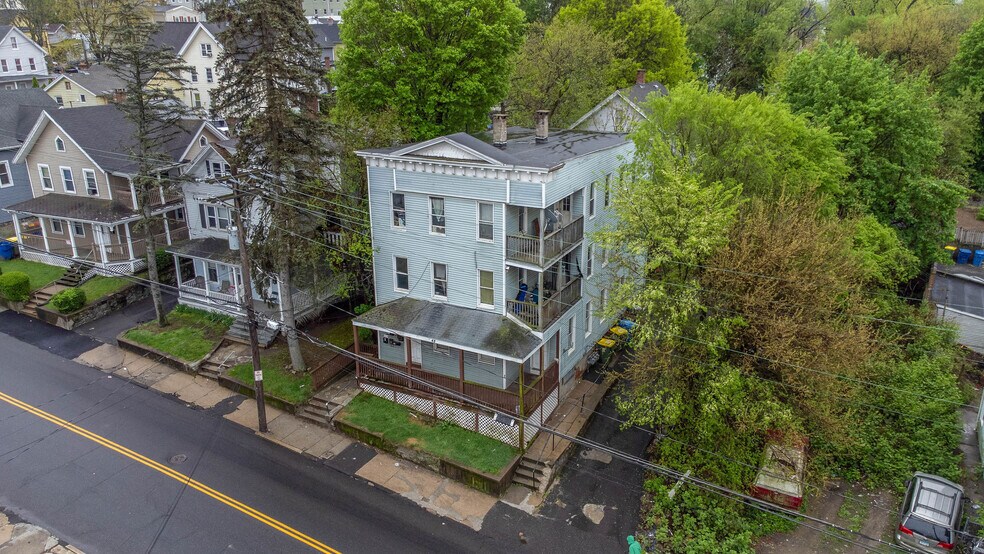 More Photos Of 46 Washington St, Waterbury Apartments For Sale