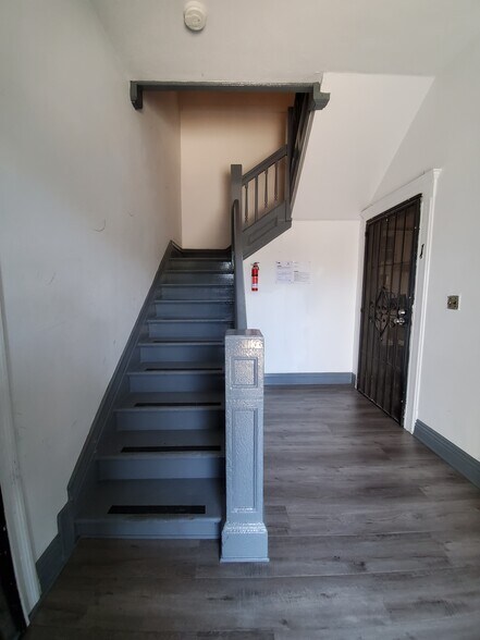 More Photos Of 1978 Bonsallo Ave, Los Angeles Apartments For Sale