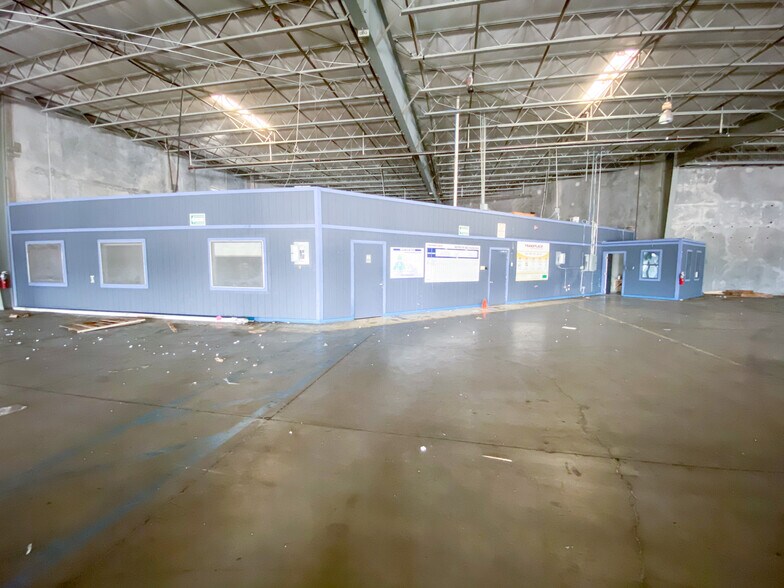 More Photos Of 801 Hallmark Dr, Laredo Warehouse For Lease