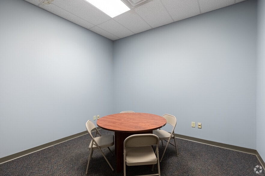 More Photos Of 754 Cincinnati Batavia Pike, Cincinnati Flex For Sale
