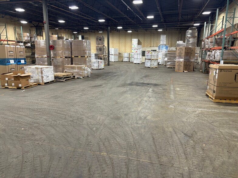 More Photos Of 10 Forbes Rd, Newmarket Manufacturing For Lease
