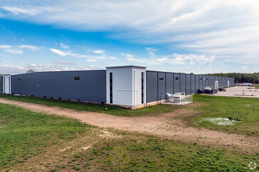 More Photos Of 211 Watkins Rd, Battle Creek Distribution For Lease