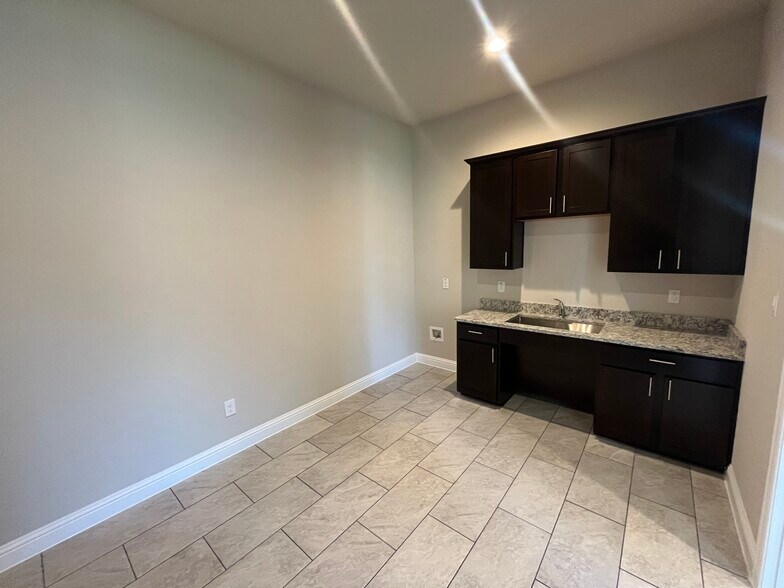 More Photos Of 6000 Alma Rd, McKinney Office For Lease