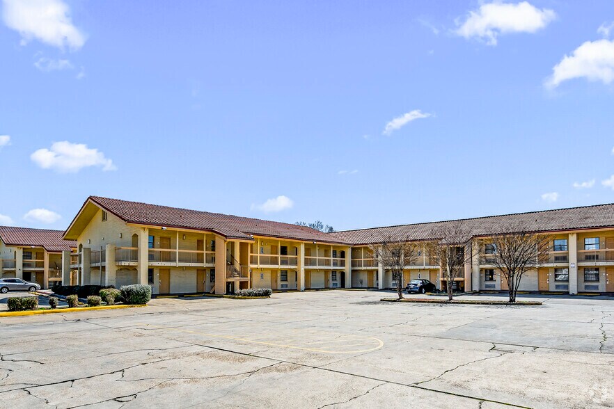 More Photos Of 1035 Martin Luther King Jr Dr, Monroe Hotel For Sale