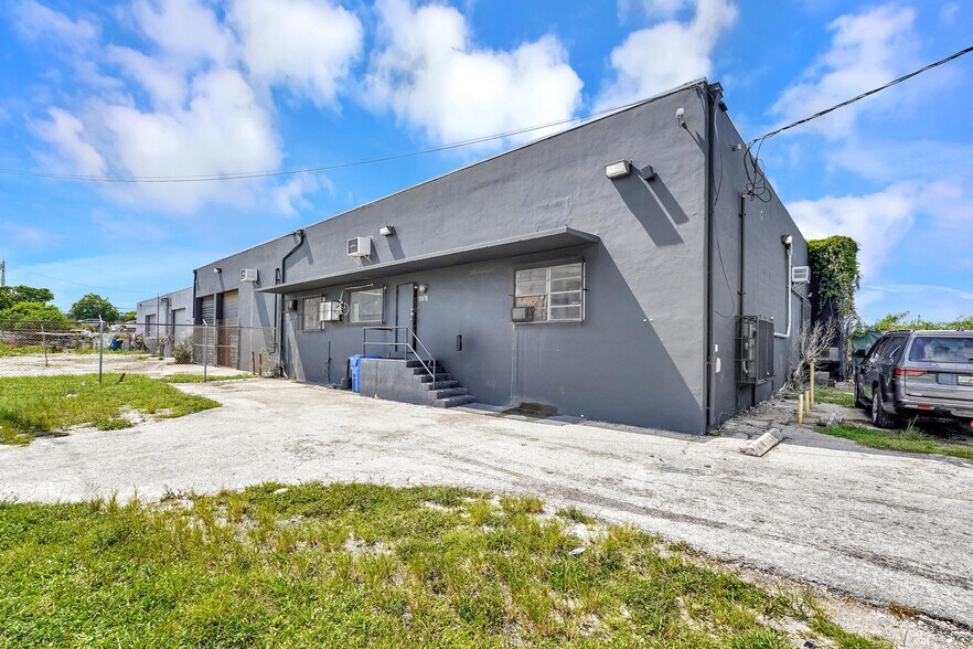 More Photos Of 1101 NW 72nd St, Miami Warehouse For Lease