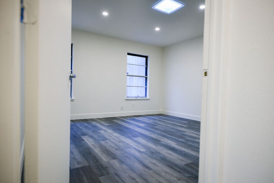 More Photos Of 11802 N IH-35, Austin Office For Sale