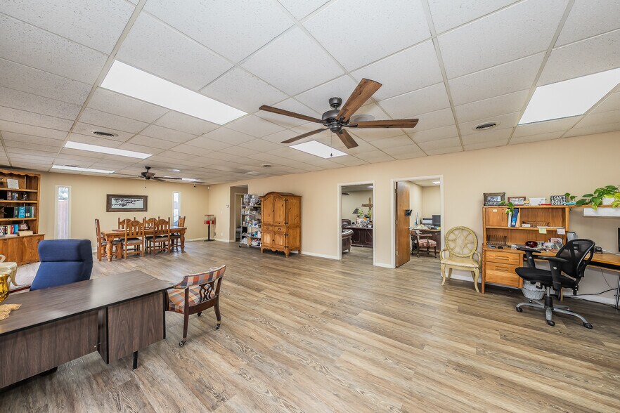 More Photos Of 424 S Bryan Belt Line Rd, Mesquite Showroom For Sale