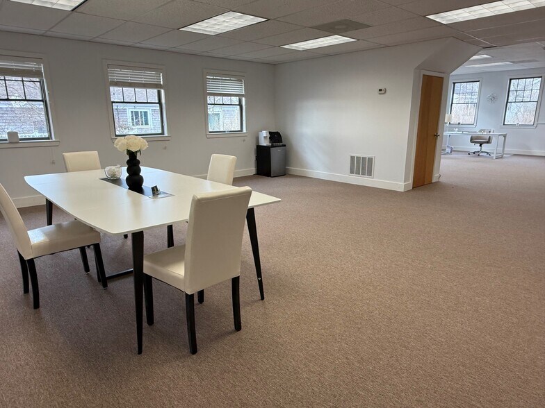 More Photos Of 178-180 Teaticket Hwy, East Falmouth Storefront Retail Office For Lease