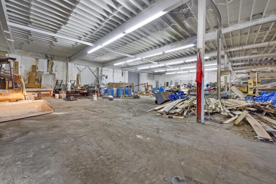 More Photos Of 223 Fearing Blvd, Toledo Freestanding For Lease