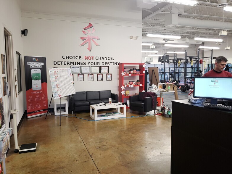 More Photos Of 7840 Roswell Rd, Sandy Springs Office For Sale