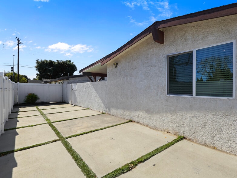 More Photos Of 15801 Chatsworth St, Granada Hills Apartments For Sale