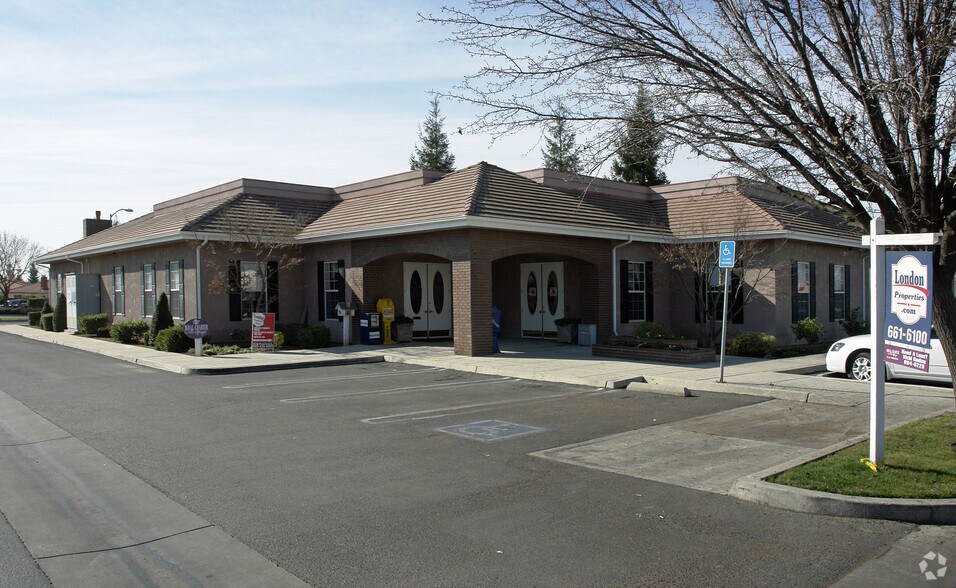 More Photos Of 1445 N Schnoor St, Madera Office For Sale