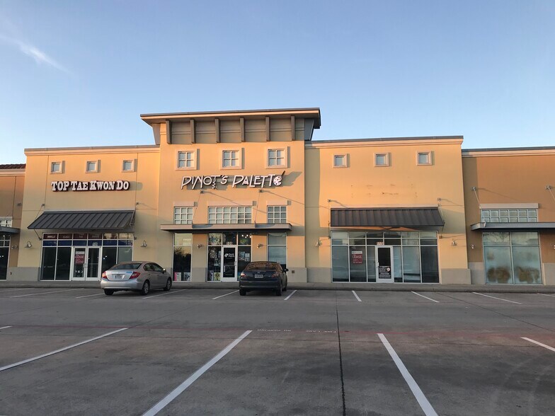 More Photos Of 17937-17945 I-45 S, Shenandoah Unknown For Lease