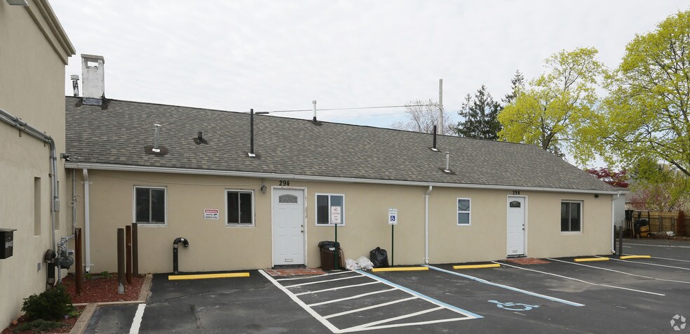 More Photos Of 292-294 Medford Ave, Patchogue Office For Lease