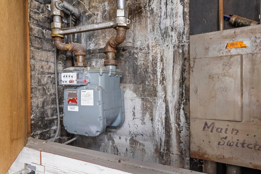 More Photos Of 81-38 Baxter Ave, Flushing Storefront Retail Residential For Sale