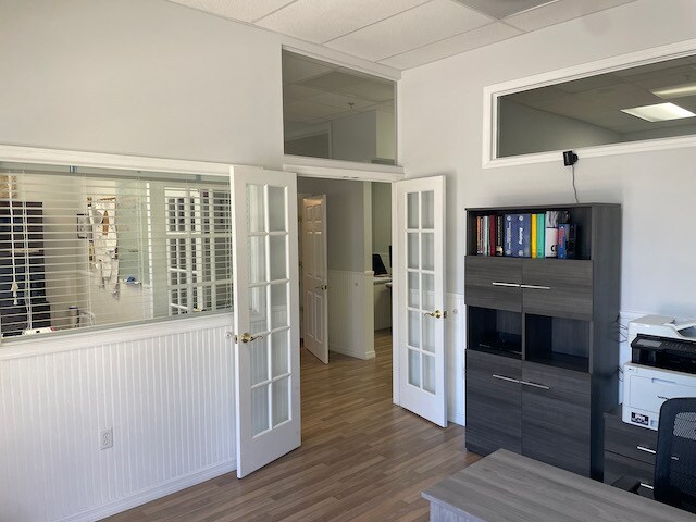 More Photos Of 2401-2431 Quantum Blvd, Boynton Beach Showroom For Sale