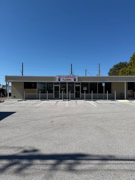 Primary Photo Of 95 N Highland Ave, Largo General Retail For Lease