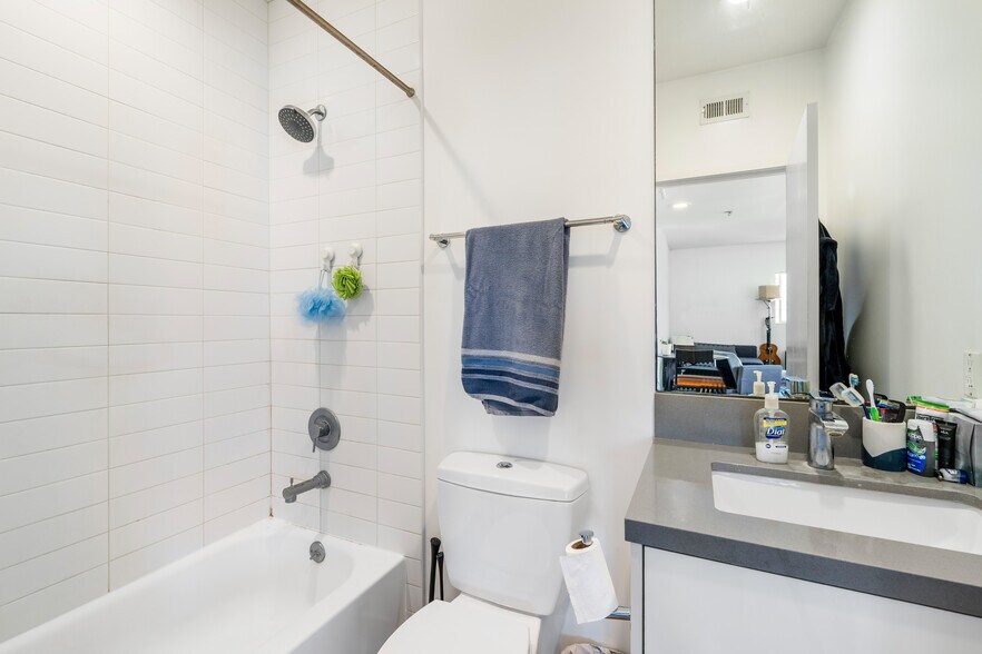 More Photos Of 845 Bunker Hill Ave, Los Angeles Apartments For Sale