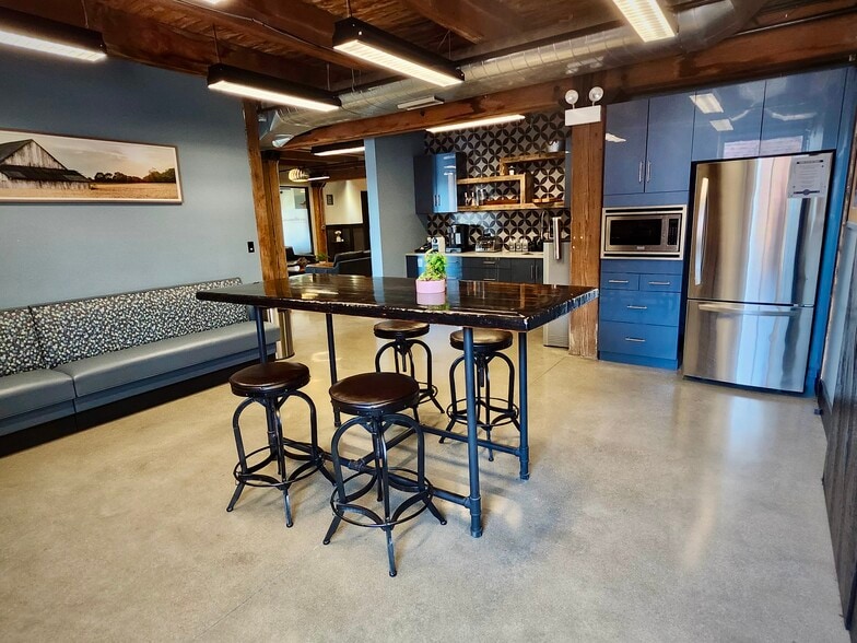 More Photos Of 917 W 18th St, Chicago Loft Creative Space For Lease