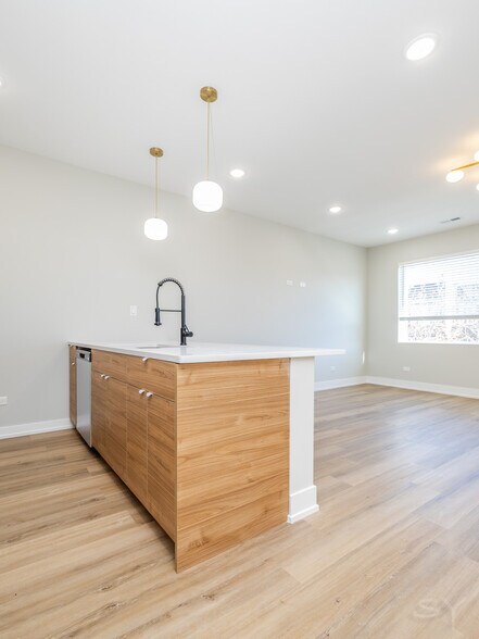 More Photos Of 6220 S King Dr, Chicago Multifamily For Sale