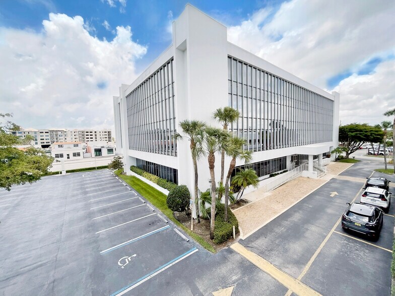 More Photos Of 1100 5th Ave S, Naples Office For Lease