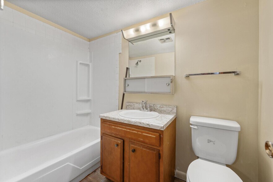 More Photos Of 103 E 7th Ave, South Hutchinson Apartments For Sale