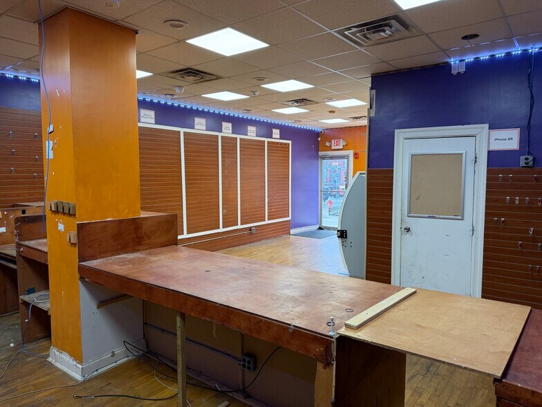 More Photos Of 605 Washington St, Hoboken Storefront For Lease