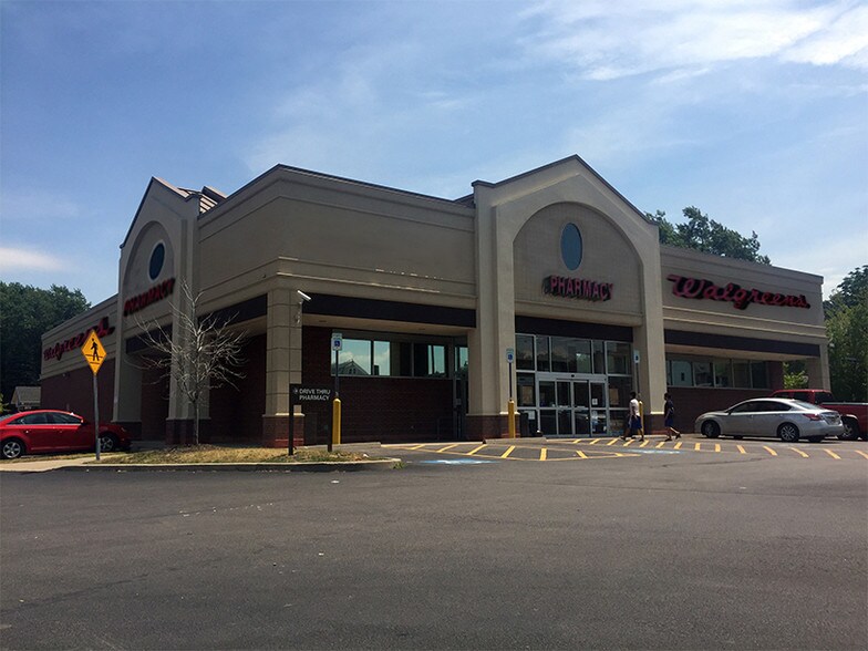 More Photos Of 1490 Lake Ave, Rochester Drugstore For Lease