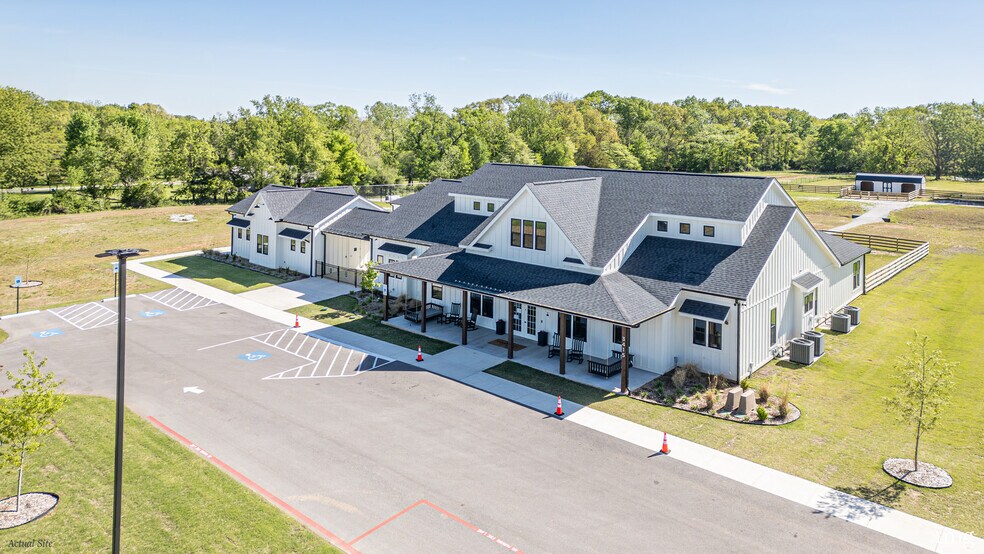 More Photos Of 3415 N Dixieland Rd, Little Flock General Retail For Sale