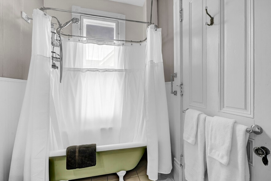 More Photos Of 412 S 3rd St, Wilmington Hospitality For Sale