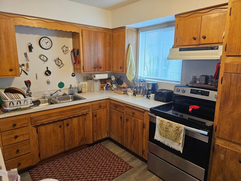 More Photos Of 702 SE 9th St, Grants Pass Apartments For Sale