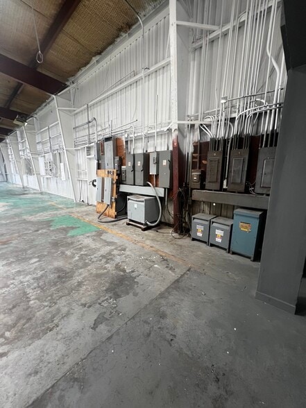 More Photos Of 6827 La Paseo St, Houston Warehouse For Lease