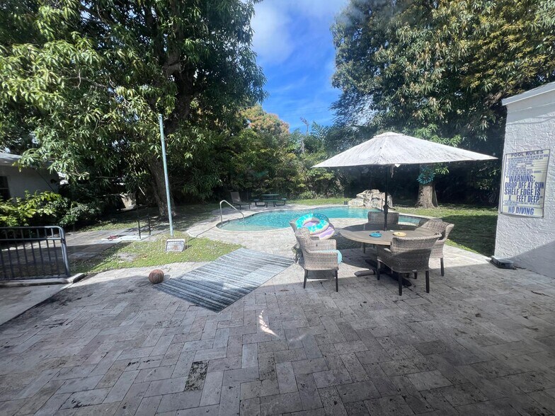 More Photos Of 545 Ne 23rd St, Wilton Manors Rehabilitation Center For Lease