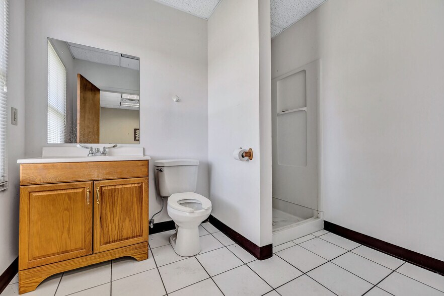 More Photos Of 860 NW Washington Blvd, Hamilton Medical For Lease