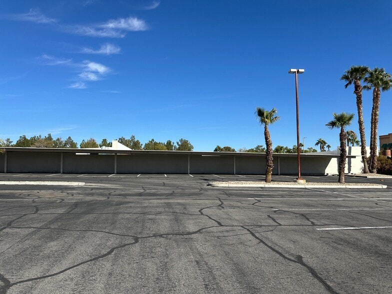 More Photos Of 8100 W Sahara Ave, Las Vegas Storefront Retail Office For Lease