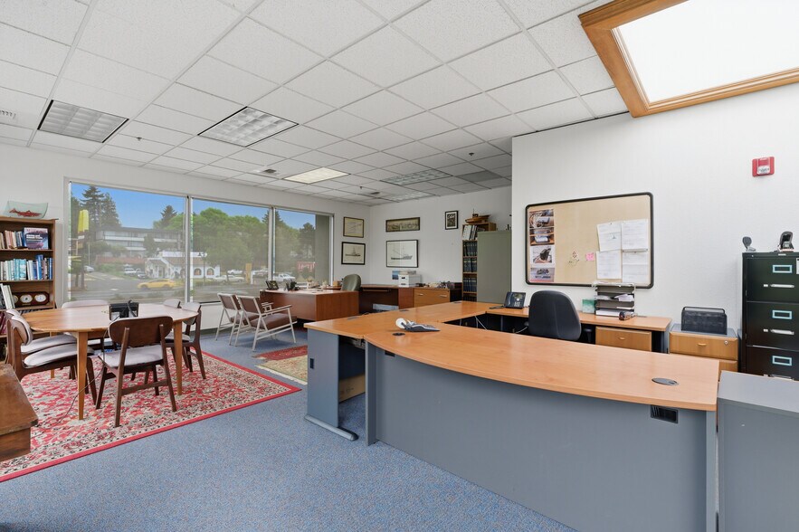 More Photos Of 22659 Pacific Hwy S, Des Moines Flex For Sale