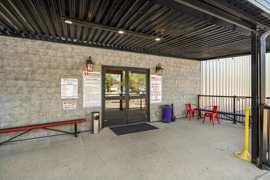 More Photos Of 601 School St, Morrison Light Distribution For Sale