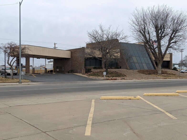 More Photos Of 400 W 1st St, Portales Office For Sale