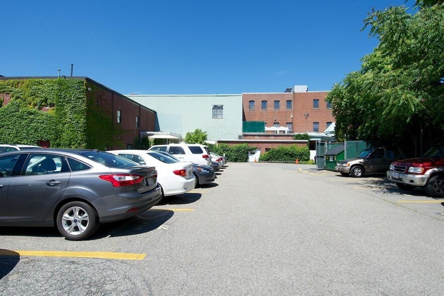 More Photos Of 15 Ward St, Somerville Flex For Lease