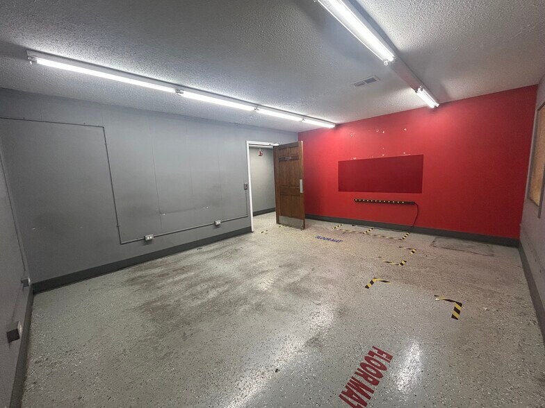 More Photos Of 9350 Shaver Rd, Portage Manufacturing For Lease