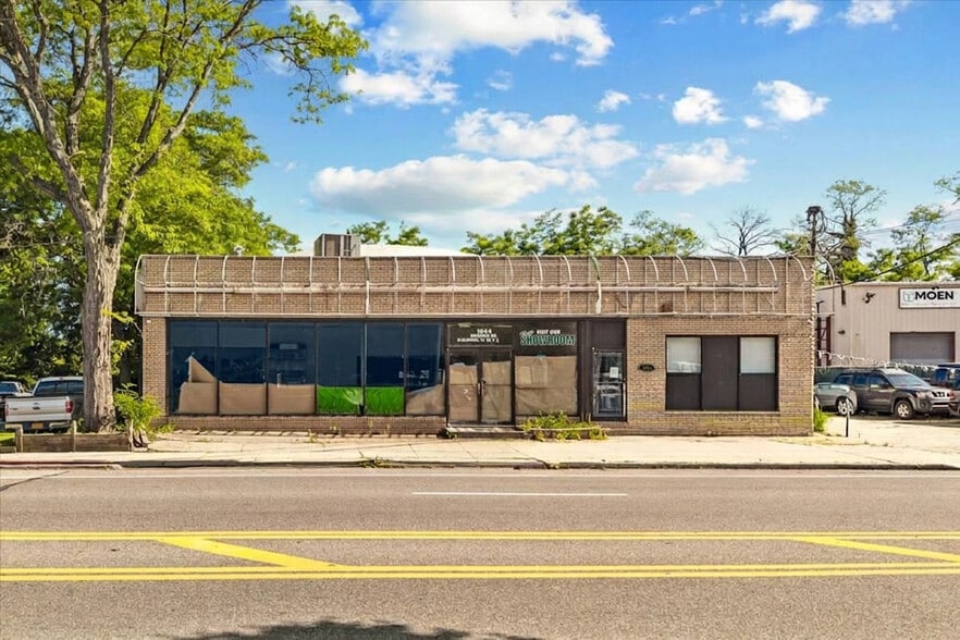 Primary Photo Of 1044 Merrick Rd, Baldwin Warehouse For Sale