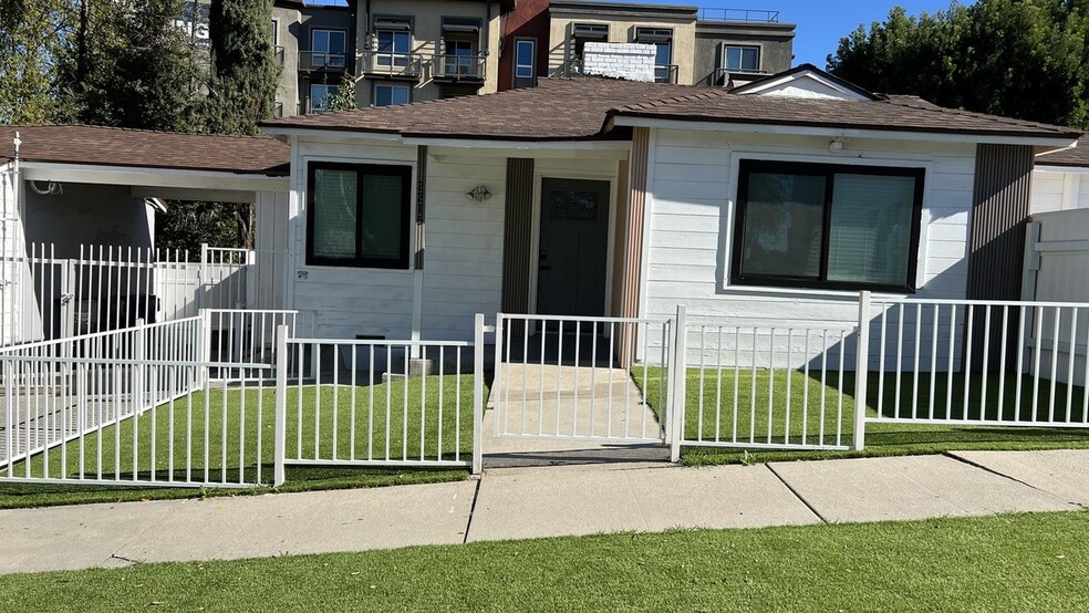 More Photos Of 22157 Clarendon St, Woodland Hills Office For Sale