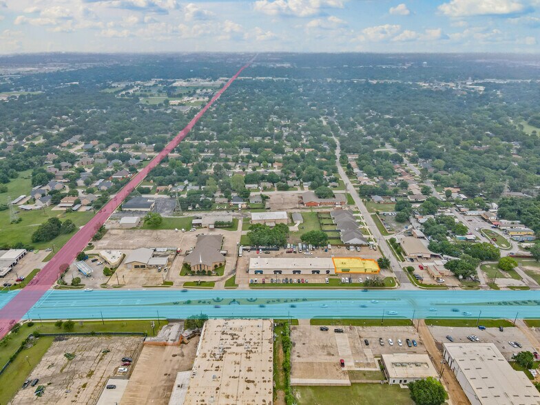 More Photos Of 732-750 W Hurst Blvd, Hurst Flex For Lease