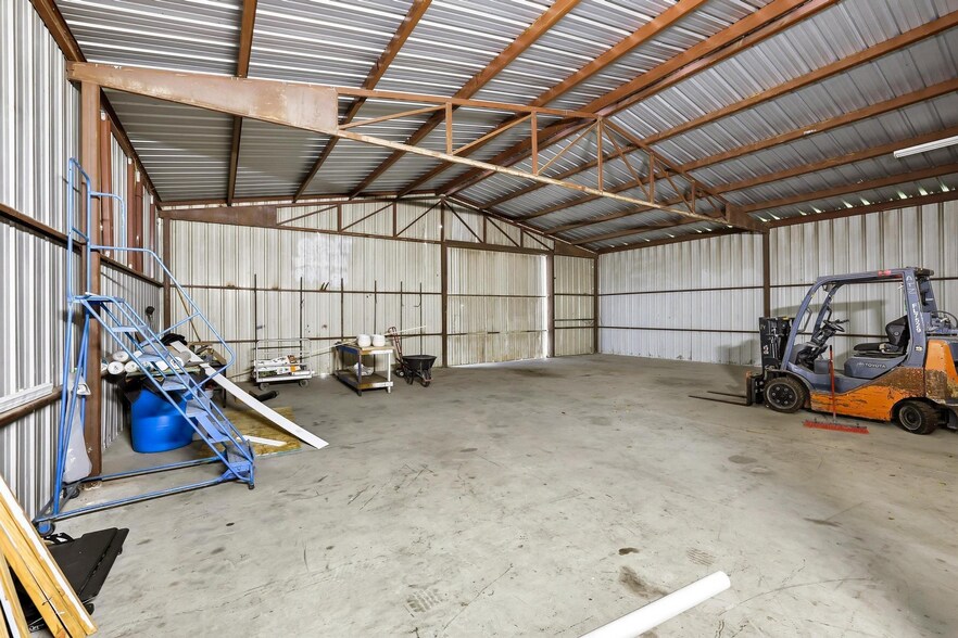 More Photos Of 3301 S State Highway 121, Bonham Showroom For Sale