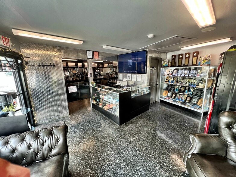 More Photos Of 262 Middle Country Rd, Selden General Retail For Sale